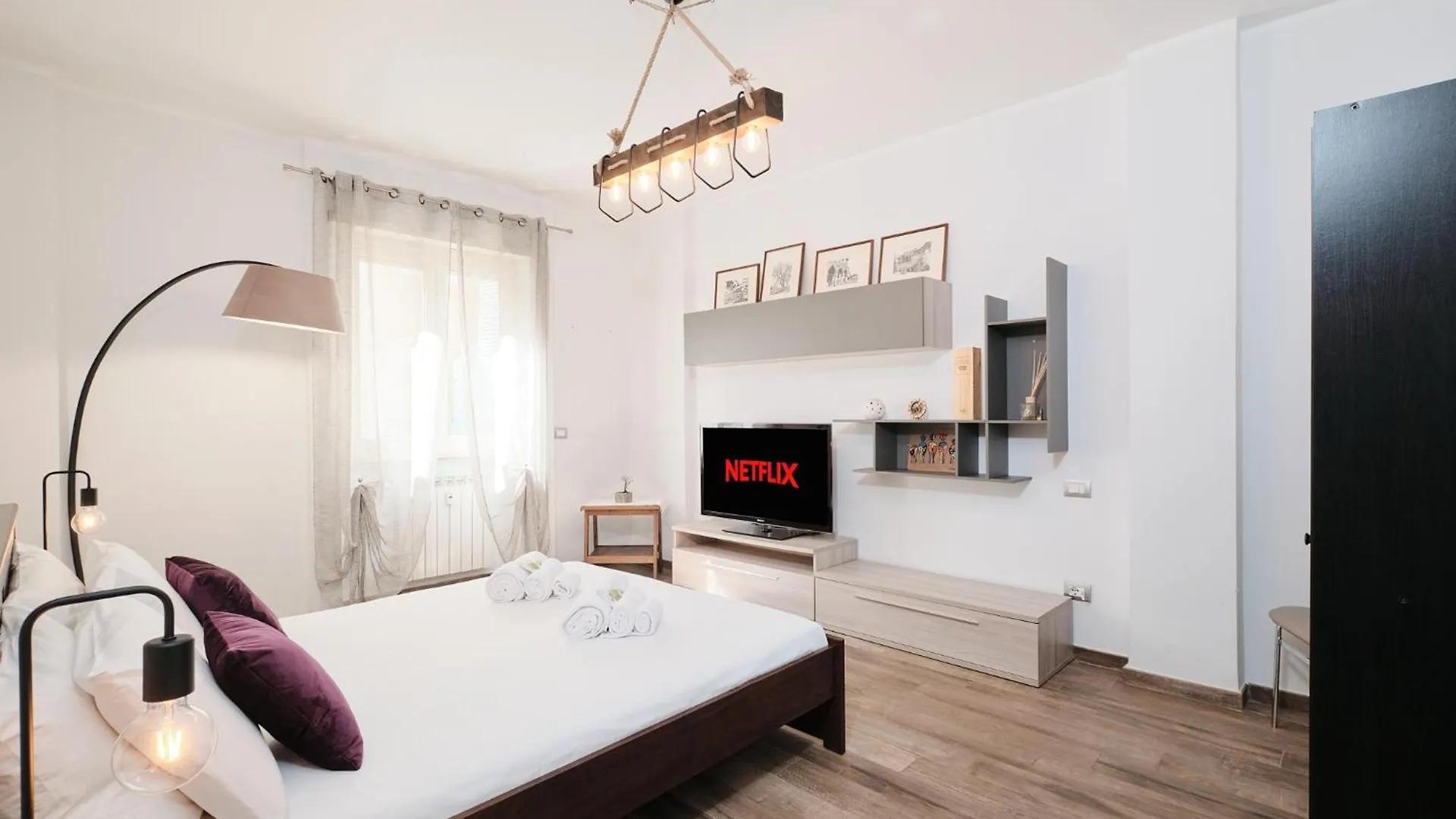 A Few Minutes From The Colosseum - Free Wi-Fi & Netflix 0*, Rome