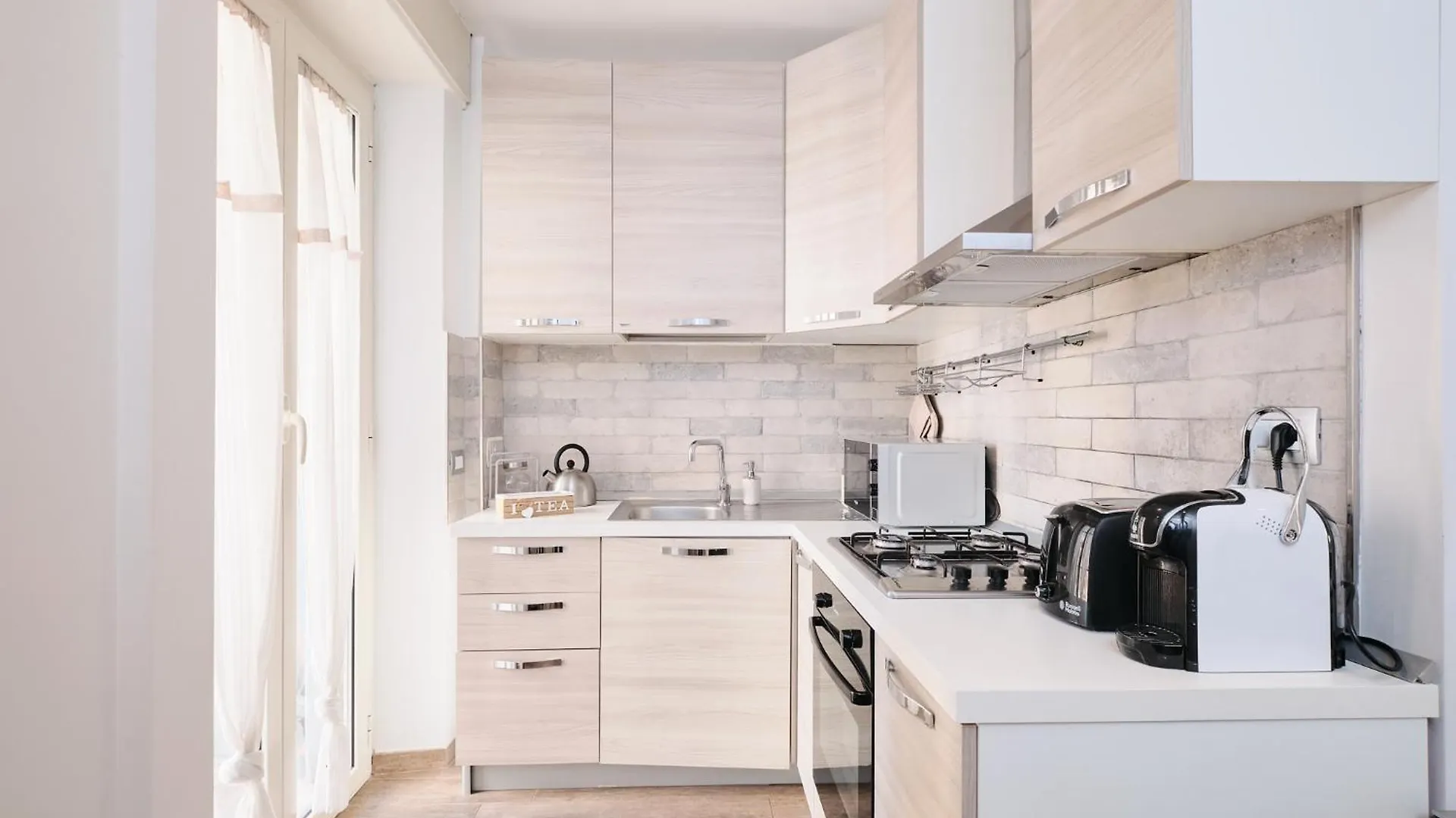 A Few Minutes From The Colosseum - Free Wi-Fi & Netflix Apartment