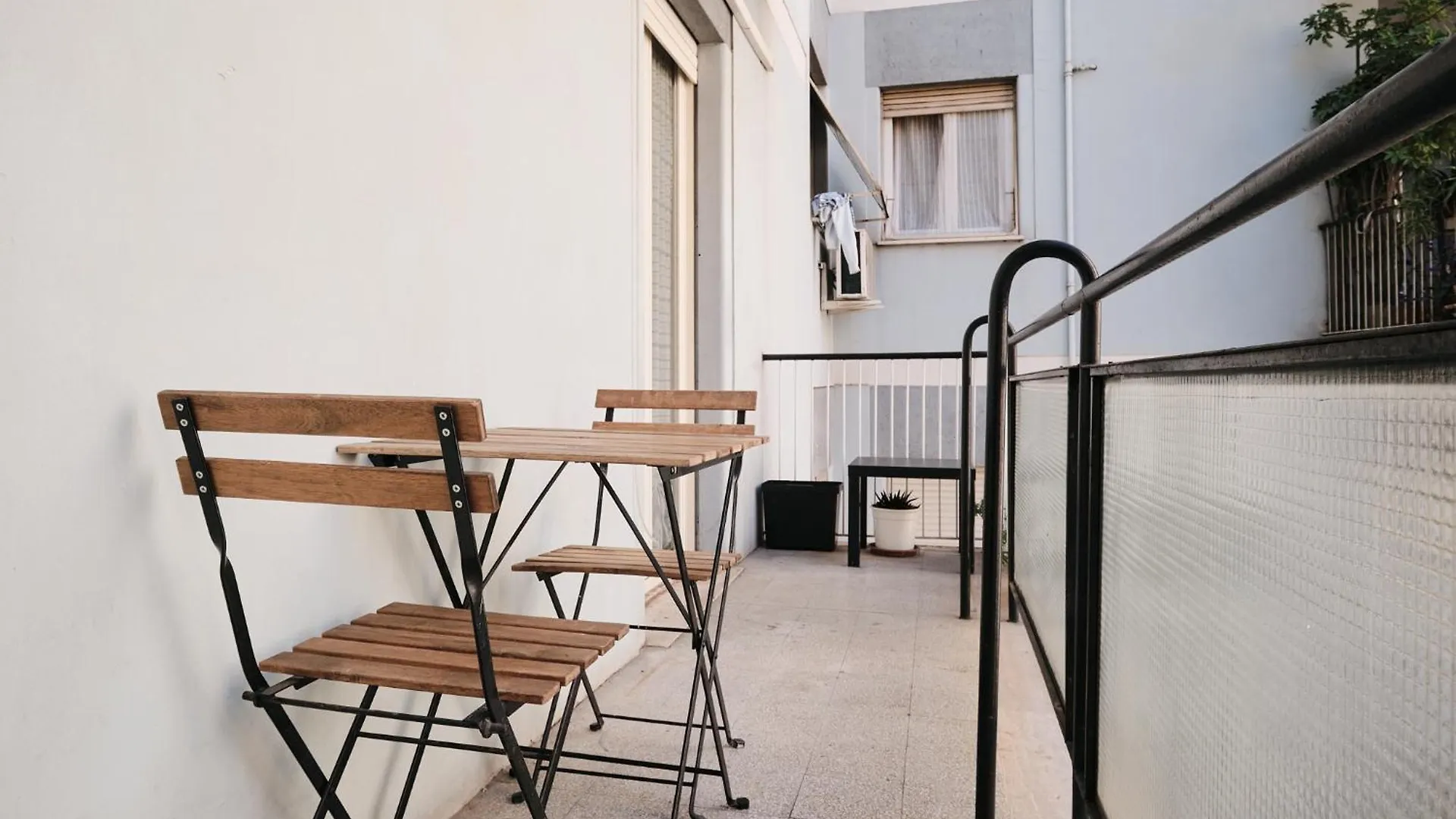 A Few Minutes From The Colosseum - Free Wi-Fi & Netflix 0*, Rome Italy