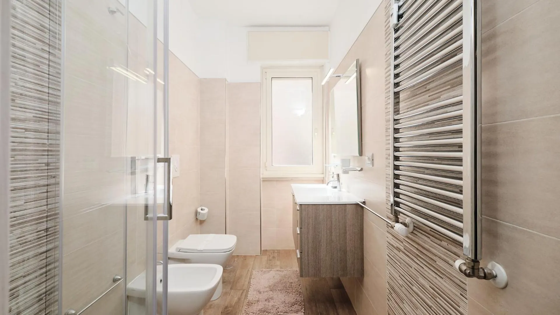 A Few Minutes From The Colosseum - Free Wi-Fi & Netflix Rome